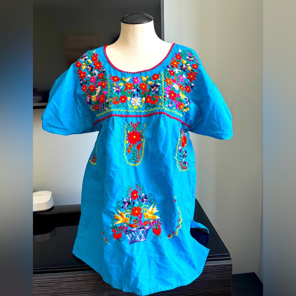 Authentic Mexican handcrafted blouse, embroidered flowers size s/m